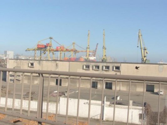 Accident de muncă teribil în Portul Constanţa: doi electricieni au căzut în gol, de la 7 metri